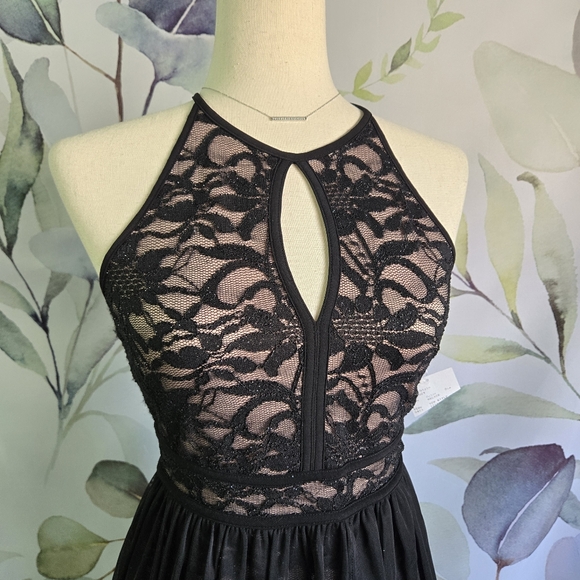 MORGAN & CO | Lace Glitter Keyhole Halter Dress w/ Overskirt in Black sz 2 - Picture 3 of 14